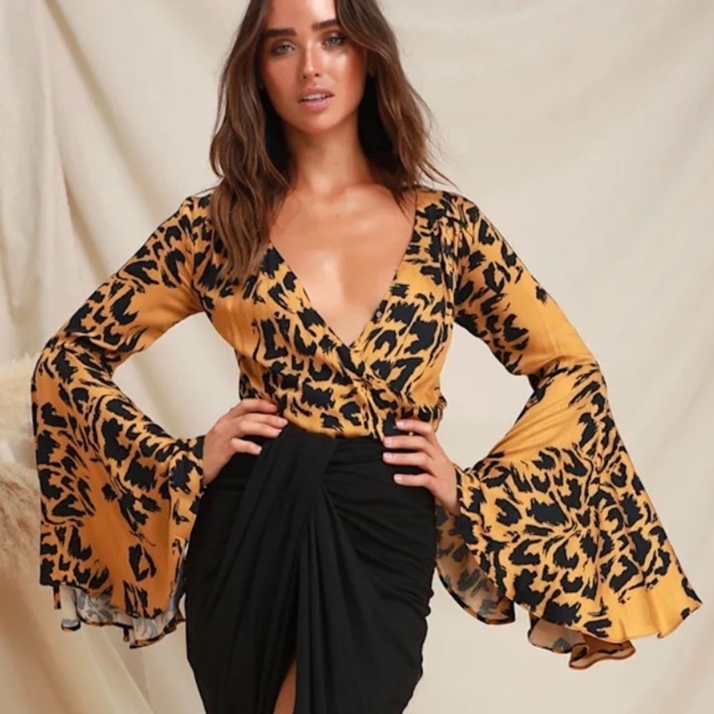 Olivaceous Gold Black Dramatic Flare Sleeve V Neck Bodysuit Cheetah Leopard Sz S